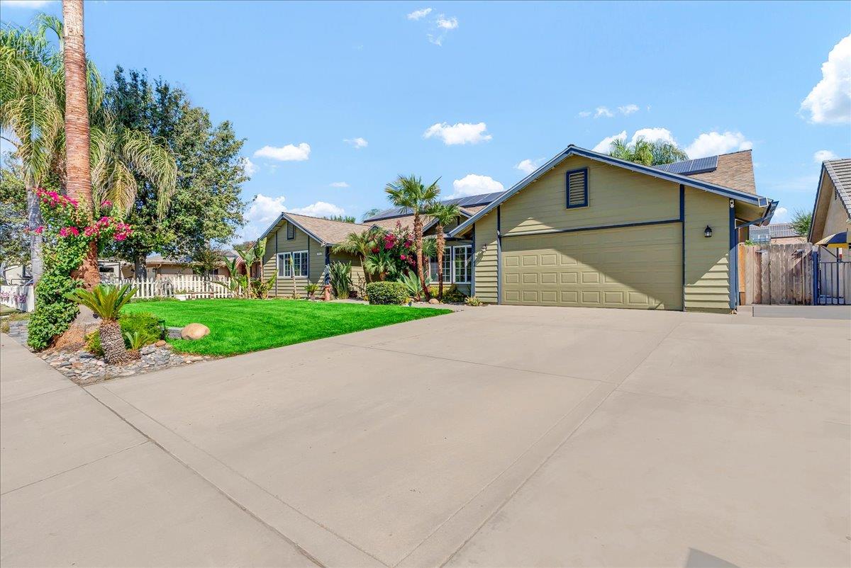 1454 Cedar Lane Lemoore, CA 93245 - Photo 5 of 56