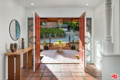 $2,195,000 | 3770 Whiting Manor Lane, Glendale, CA 91208