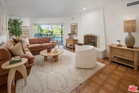 $2,195,000 | 3770 Whiting Manor Lane, Glendale, CA 91208
