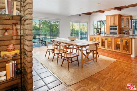 $2,195,000 | 3770 Whiting Manor Lane, Glendale, CA 91208