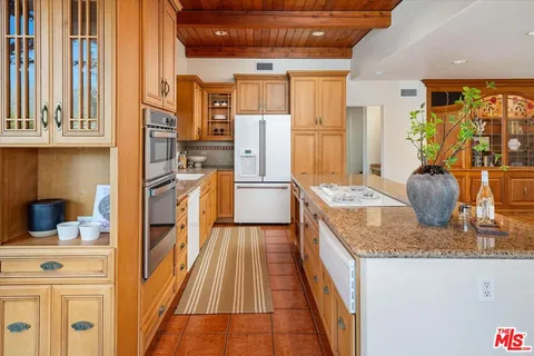 $2,195,000 | 3770 Whiting Manor Lane, Glendale, CA 91208