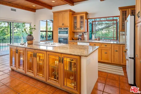 $2,195,000 | 3770 Whiting Manor Lane, Glendale, CA 91208