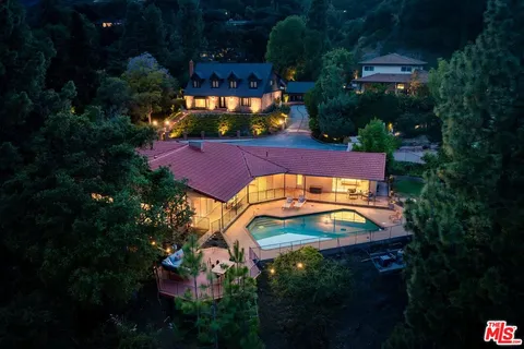 $2,195,000 | 3770 Whiting Manor Lane, Glendale, CA 91208