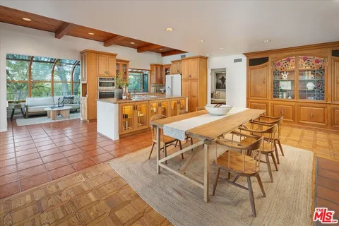 $2,195,000 | 3770 Whiting Manor Lane, Glendale, CA 91208