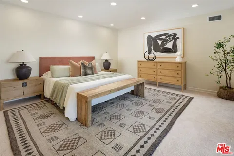 $2,195,000 | 3770 Whiting Manor Lane, Glendale, CA 91208