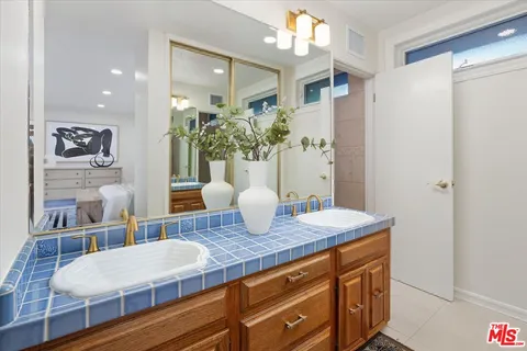 $2,195,000 | 3770 Whiting Manor Lane, Glendale, CA 91208