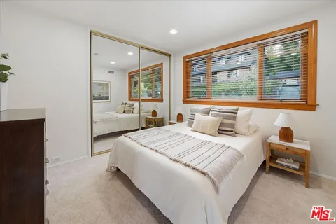 $2,195,000 | 3770 Whiting Manor Lane, Glendale, CA 91208