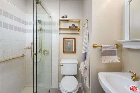 $2,195,000 | 3770 Whiting Manor Lane, Glendale, CA 91208