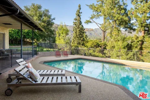 $2,195,000 | 3770 Whiting Manor Lane, Glendale, CA 91208