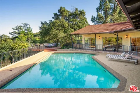 $2,195,000 | 3770 Whiting Manor Lane, Glendale, CA 91208