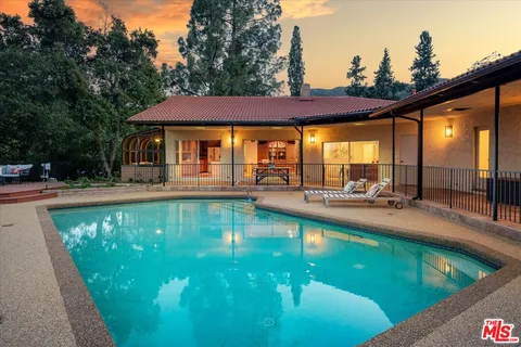 $2,195,000 | 3770 Whiting Manor Lane, Glendale, CA 91208