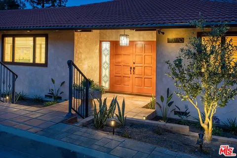 $2,195,000 | 3770 Whiting Manor Lane, Glendale, CA 91208