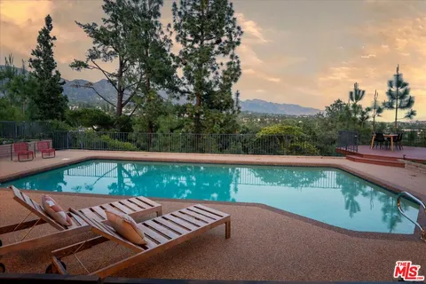 $2,195,000 | 3770 Whiting Manor Lane, Glendale, CA 91208