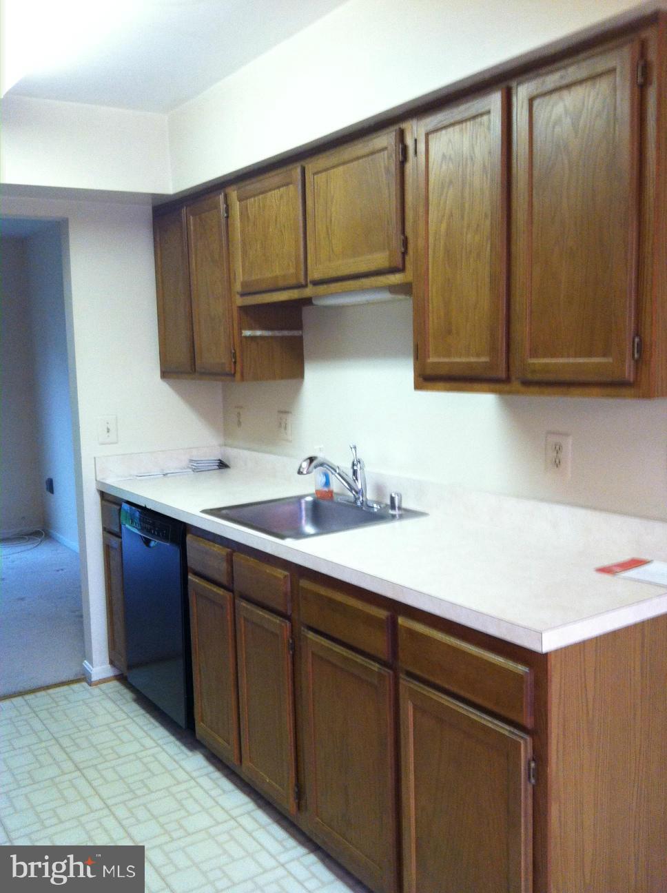 29 Filbert Court Gaithersburg, MD 20879 - Photo 4 of 14 Kitchen