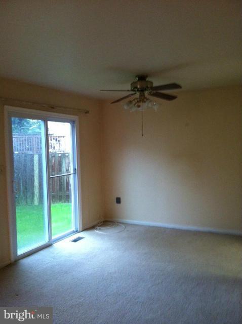 29 Filbert Court Gaithersburg, MD 20879 - Photo 8 of 14 Living Room