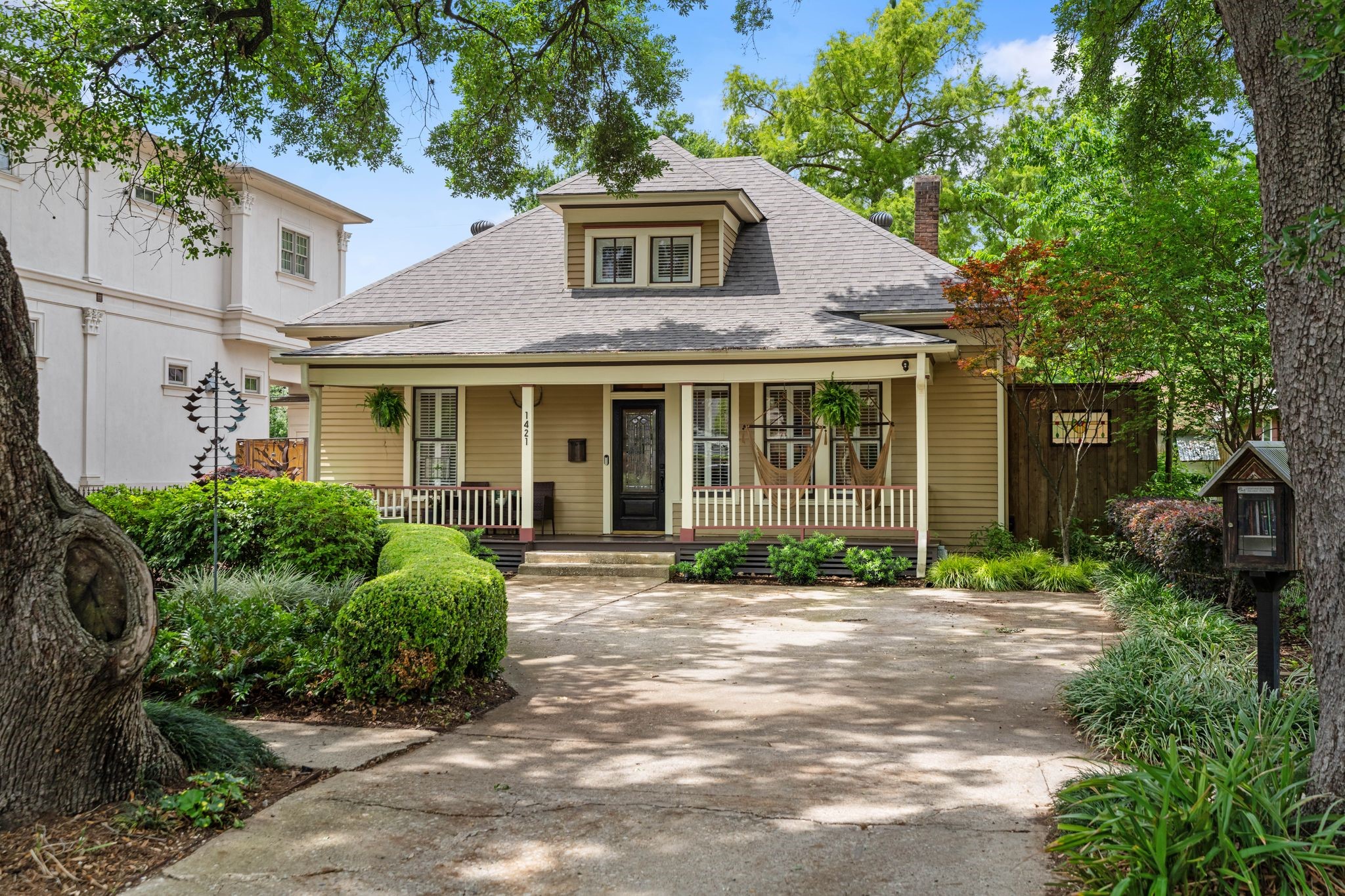 1421 Columbia Street Houston, TX 77008 - Photo 1 of 32 a front view of a house with a garden