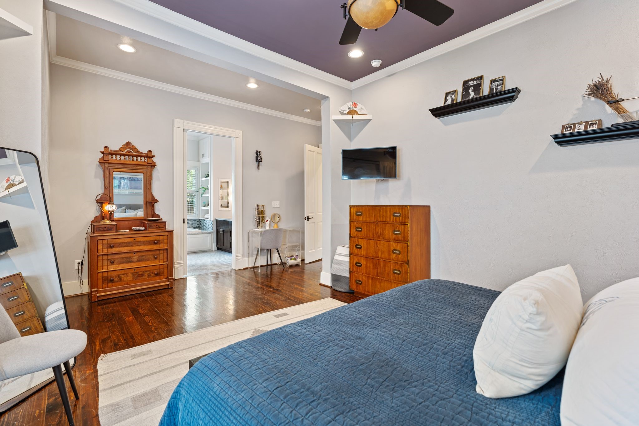 1421 Columbia Street Houston, TX 77008 - Photo 14 of 32 a bedroom with furniture and a wooden floor