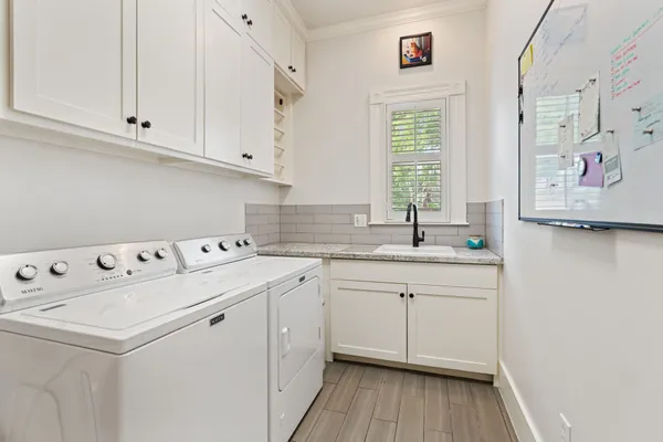 $1,095,000 | 1421 Columbia Street, Houston, TX 77008