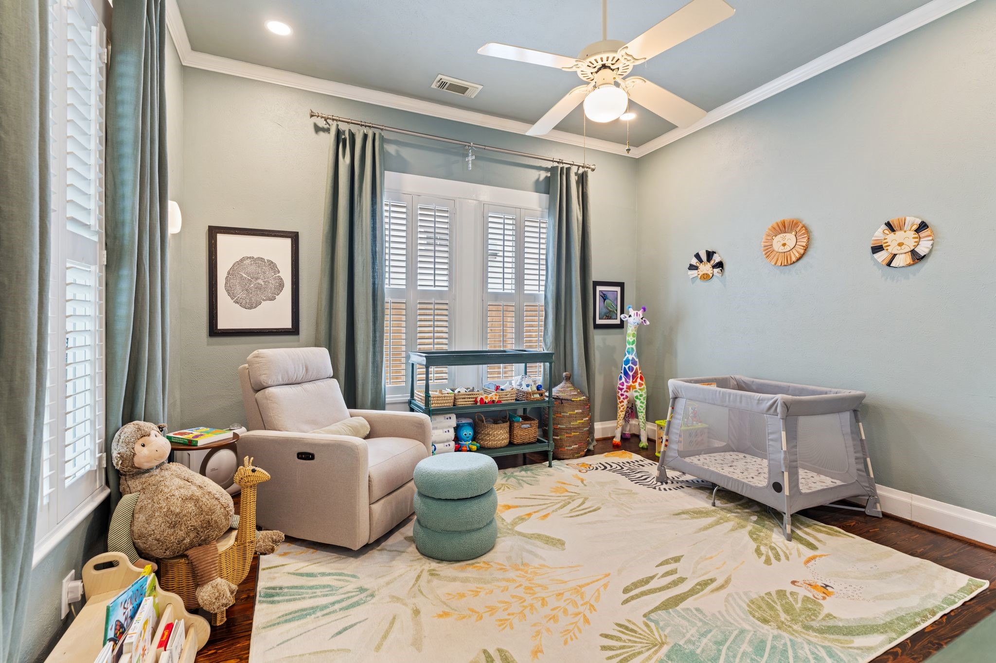 1421 Columbia Street Houston, TX 77008 - Photo 18 of 32 a bedroom with furniture and a large window