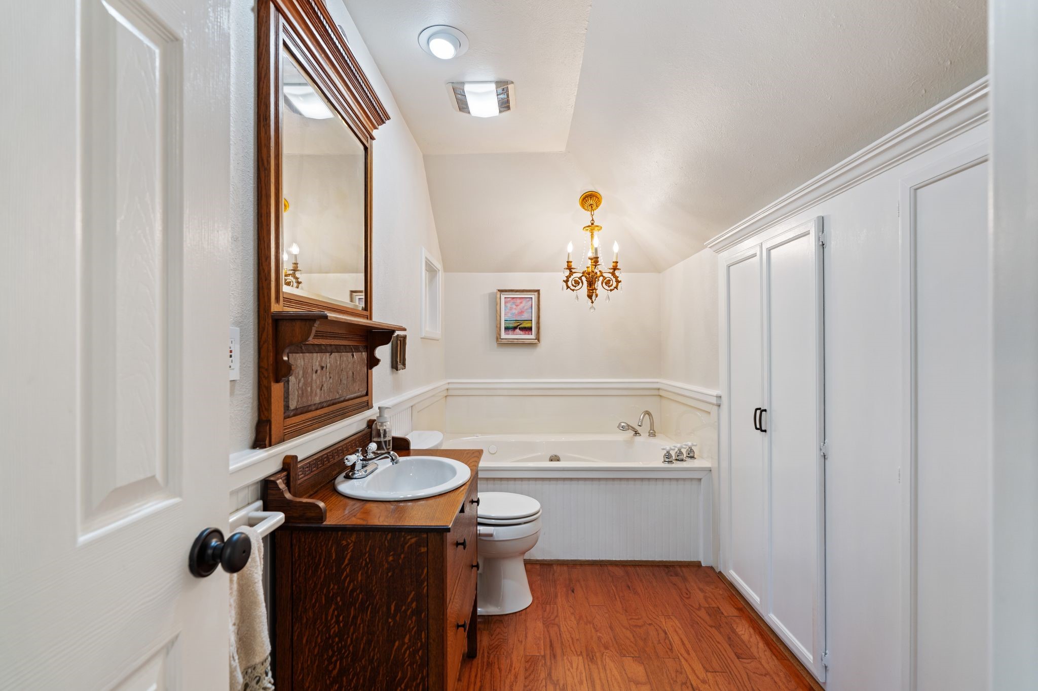 1421 Columbia Street Houston, TX 77008 - Photo 24 of 32 a bathroom with a sink a toilet and a mirror