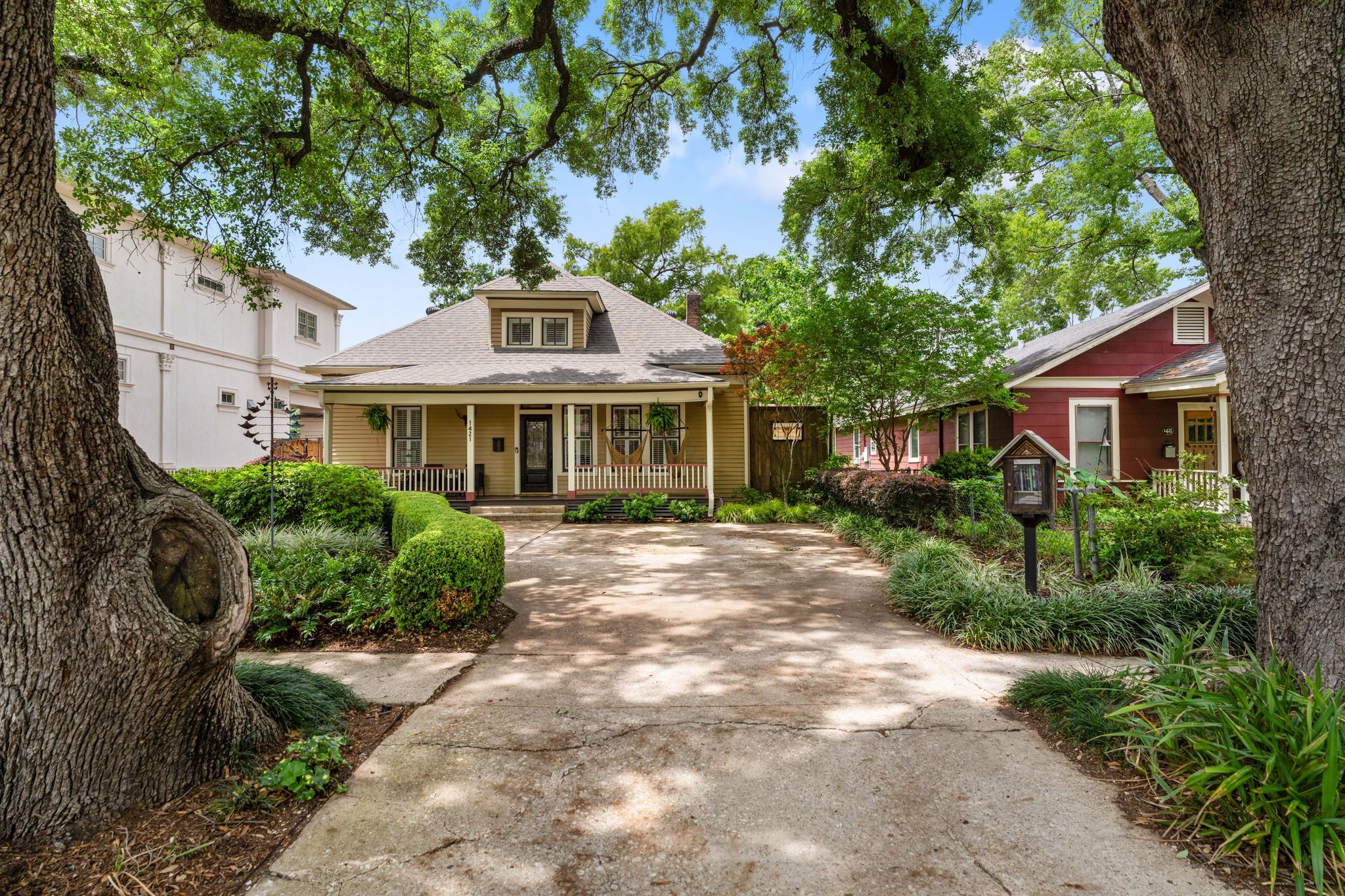 1421 Columbia Street Houston, TX 77008 - Photo 32 of 32 a front view of a house with a yard