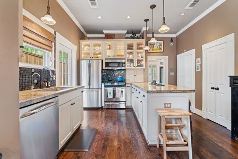 $1,095,000 | 1421 Columbia Street, Houston, TX 77008