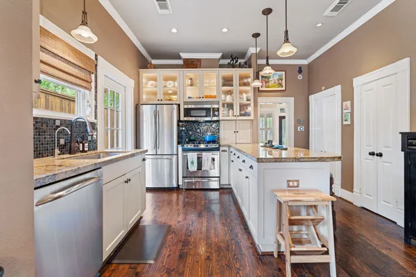 $1,095,000 | 1421 Columbia Street, Houston, TX 77008