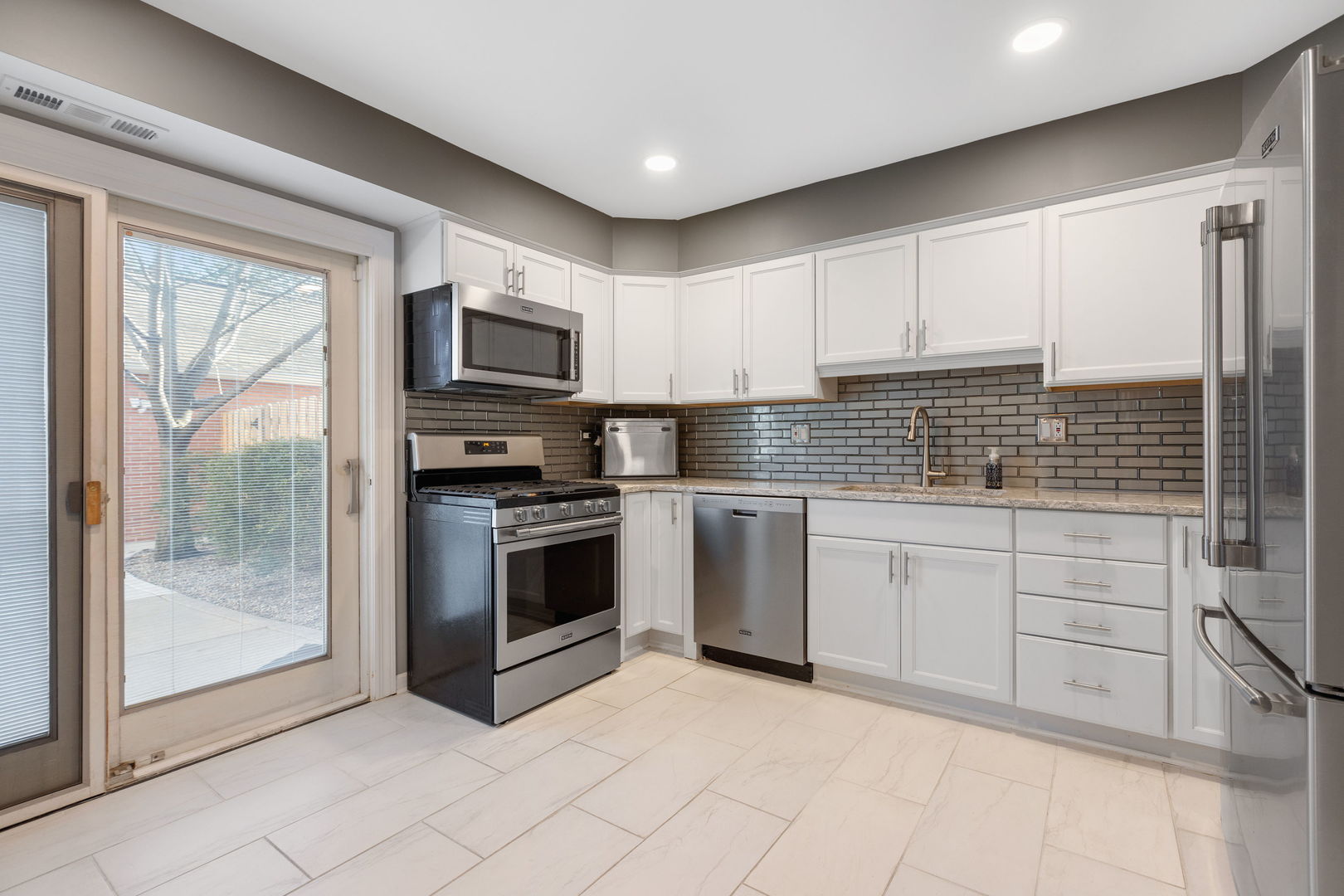 31 North Tower Road, Unit 31 Oak Brook, IL 60523 - Photo 13 of 30 Gallery Image 13