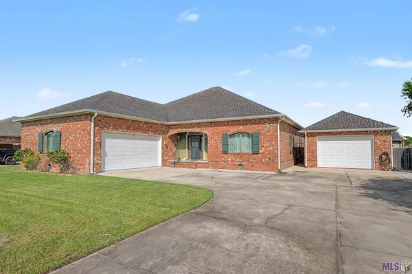 $499,000 | 228 Lake Mechant Court, Houma, LA 70360