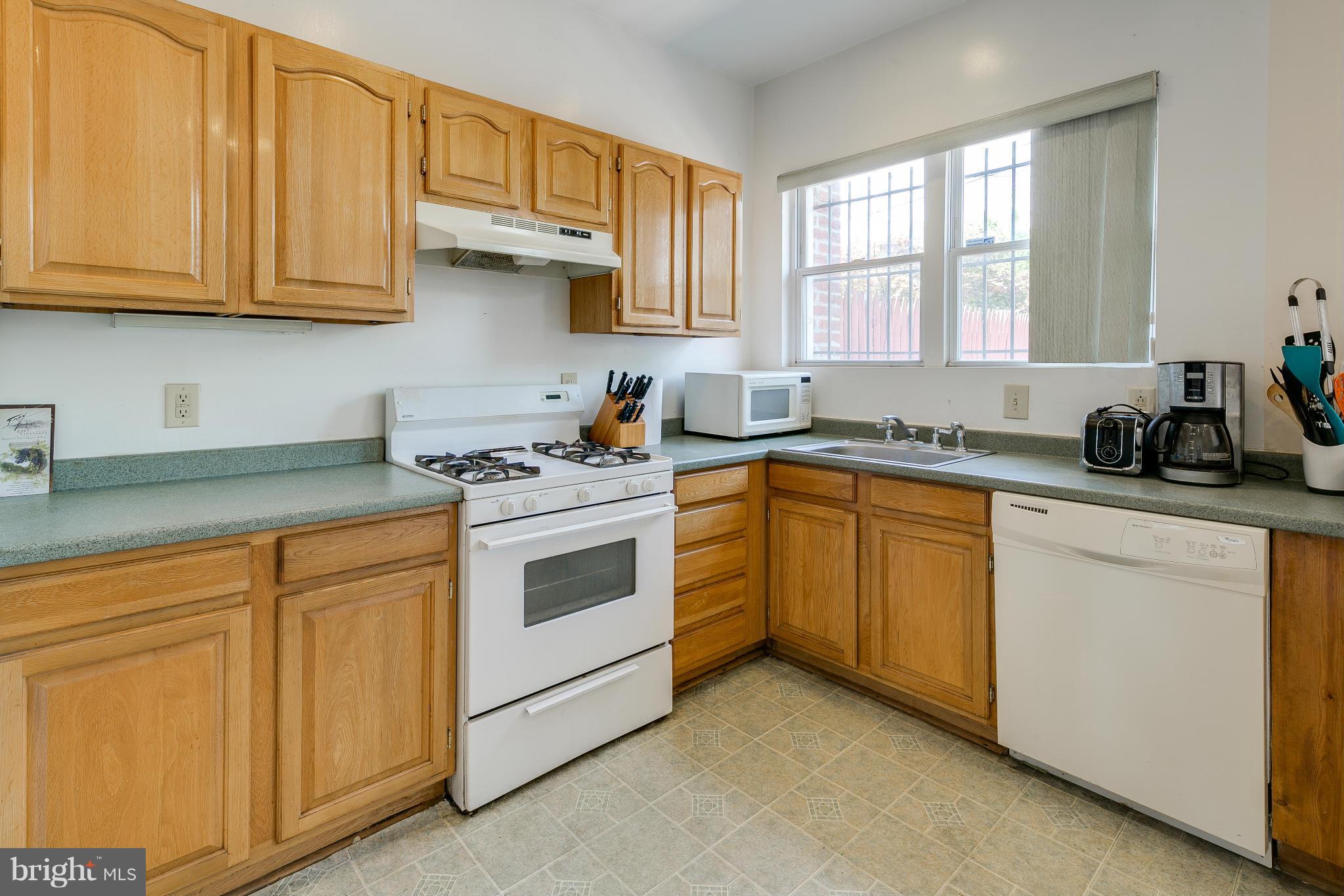 511 Columbia Road Northwest Washington, DC 20001 - Photo 11 of 25 Kitchen
