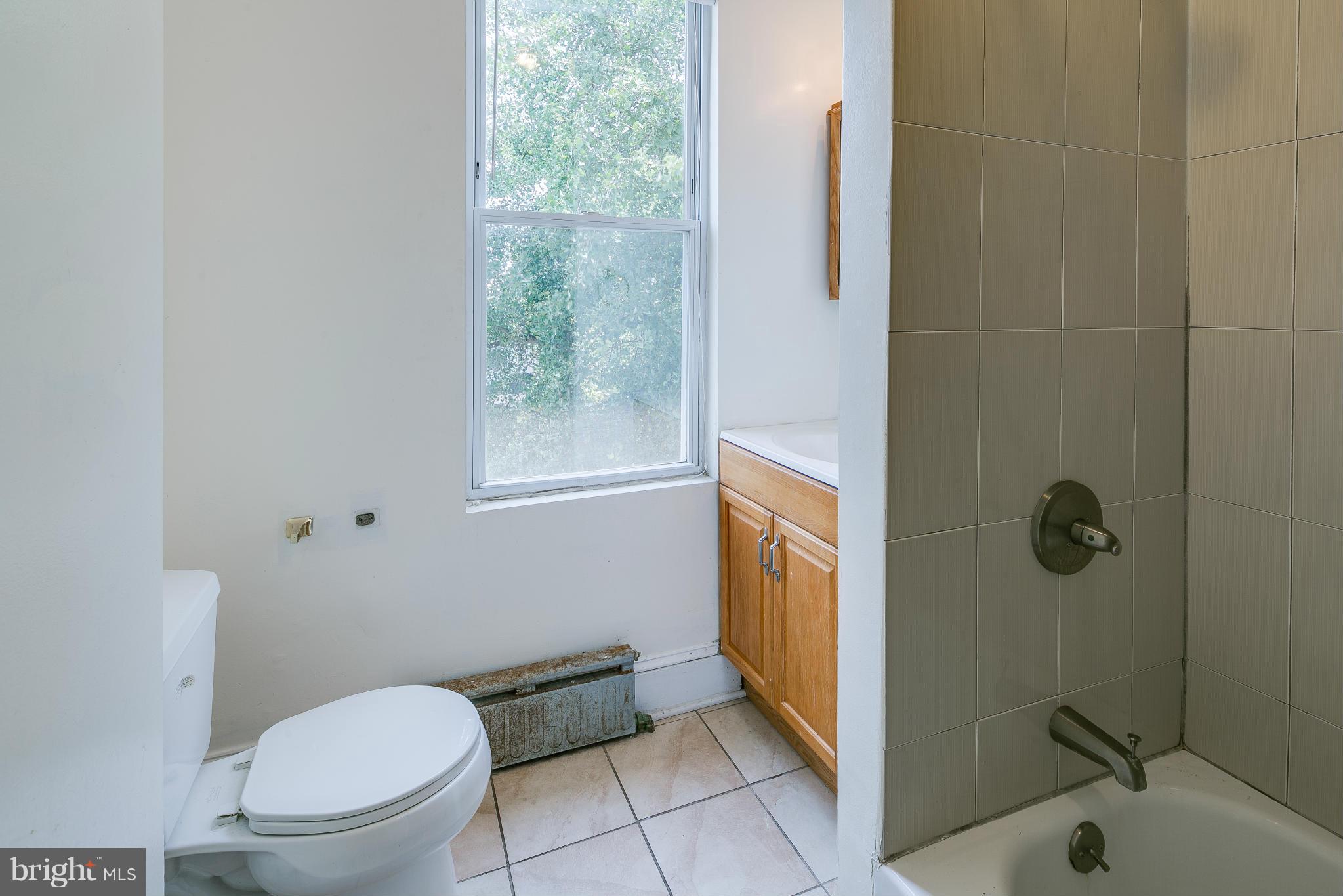511 Columbia Road Northwest Washington, DC 20001 - Photo 17 of 25 Bath