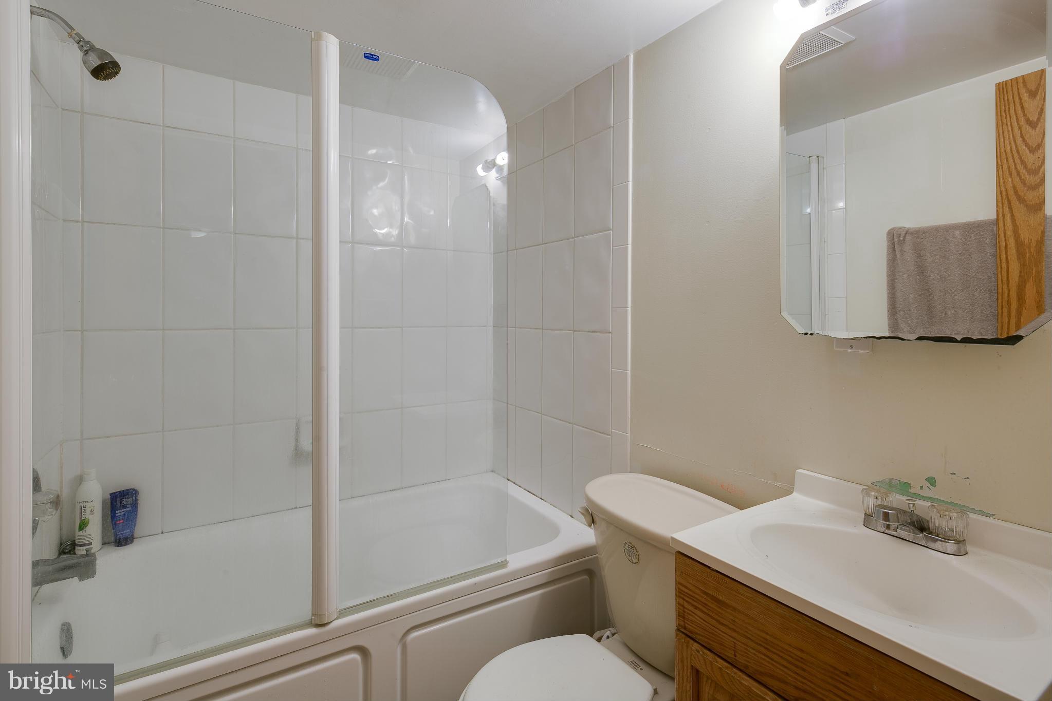 511 Columbia Road Northwest Washington, DC 20001 - Photo 21 of 25 Bath
