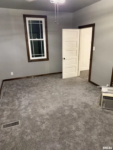 $56,185 | 307 East South Street, Astoria, IL 61501