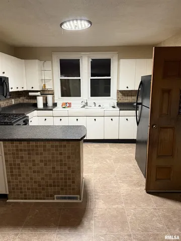 $56,185 | 307 East South Street, Astoria, IL 61501