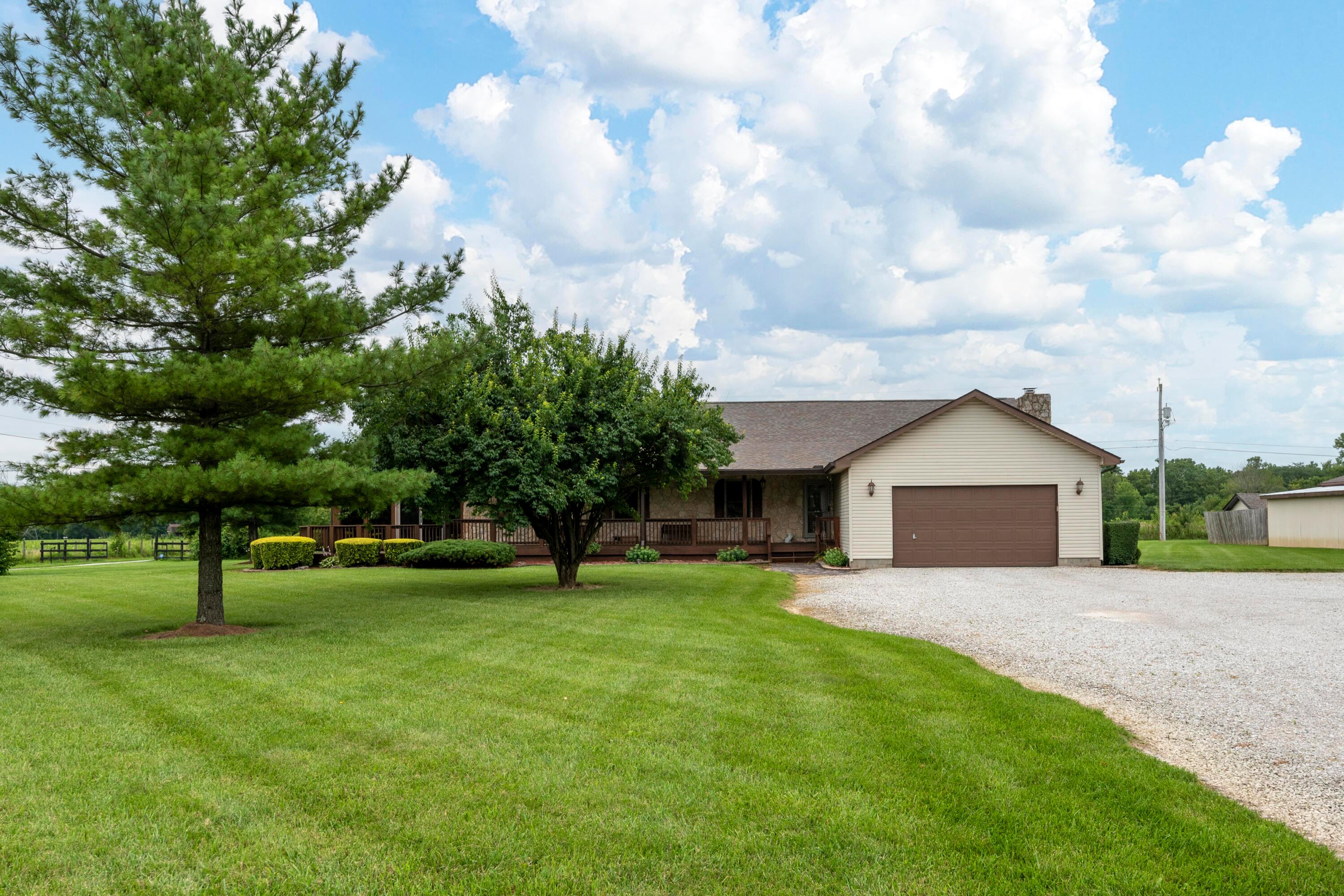 1501 Zuber Road Grove City, OH 43123 - Photo 3 of 51 MAR_5860