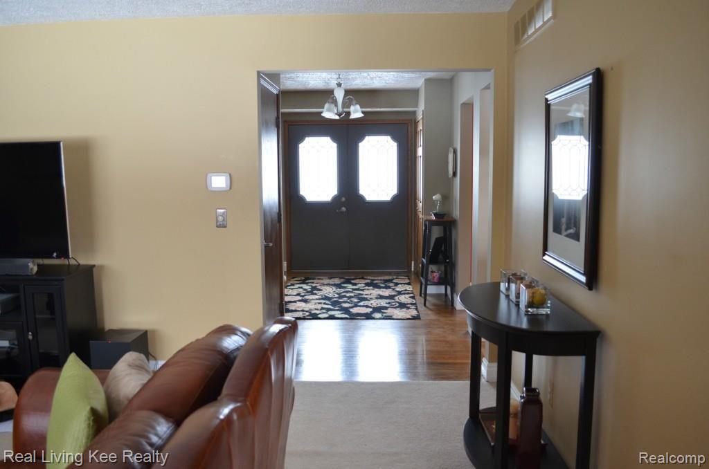 707 Sunlight Drive Rochester, MI 48309 - Photo 8 of 55 entryway.jpg