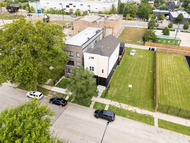 $619,000 | 2526 West Monroe Street, Chicago, IL 60612
