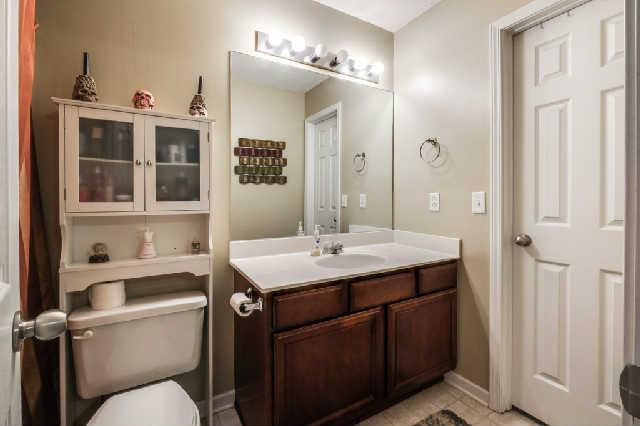 3055 London View Murfreesboro, TN 37128 - Photo 8 of 13 Master with Full Bath