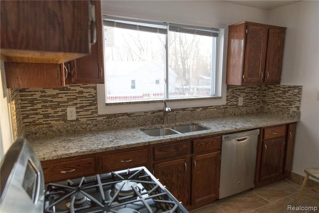 8911 Inkster Road Livonia, MI 48150 - Photo 6 of 40