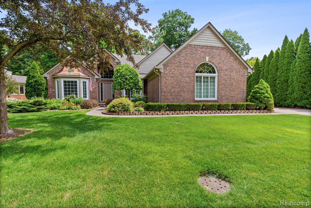 2017 Roundtree Rochester Hills, MI 48307 - Photo 2 of 36