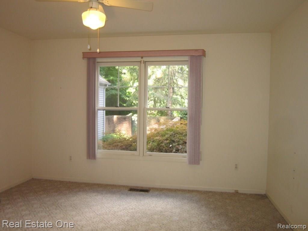 23063 Farmington Road Farmington, MI 48336 - Photo 23 of 37