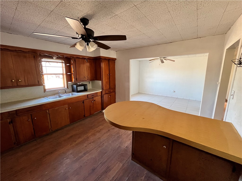 516 Stinson Street Freer, TX 78357 - Photo 6 of 34