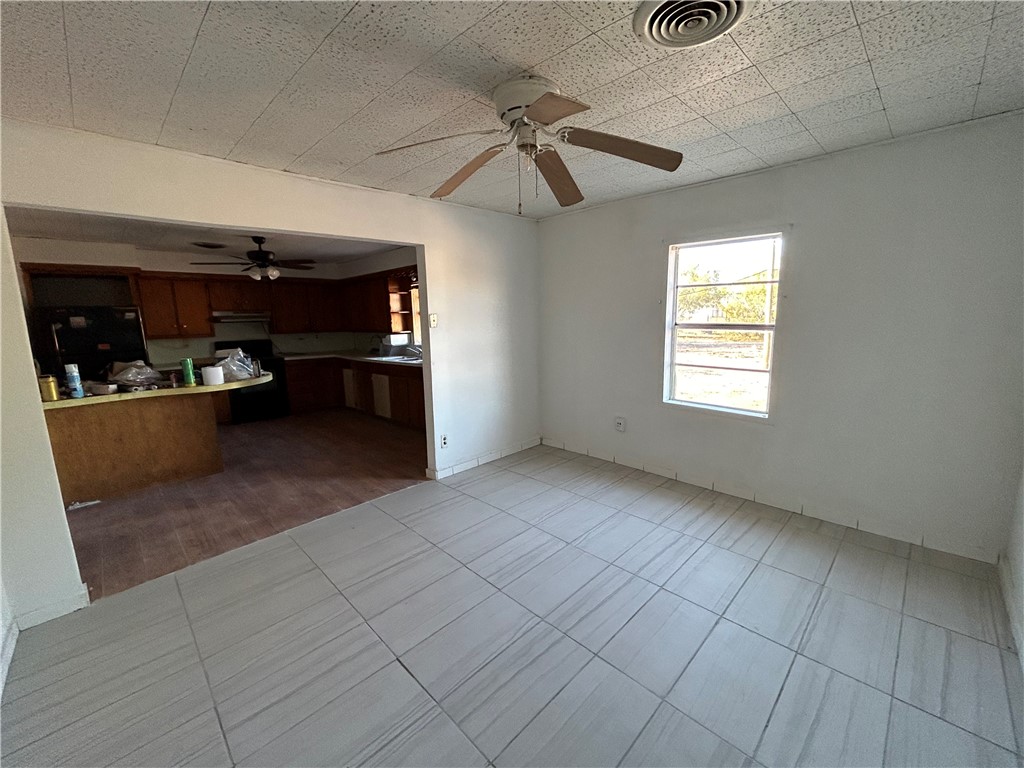 516 Stinson Street Freer, TX 78357 - Photo 10 of 34