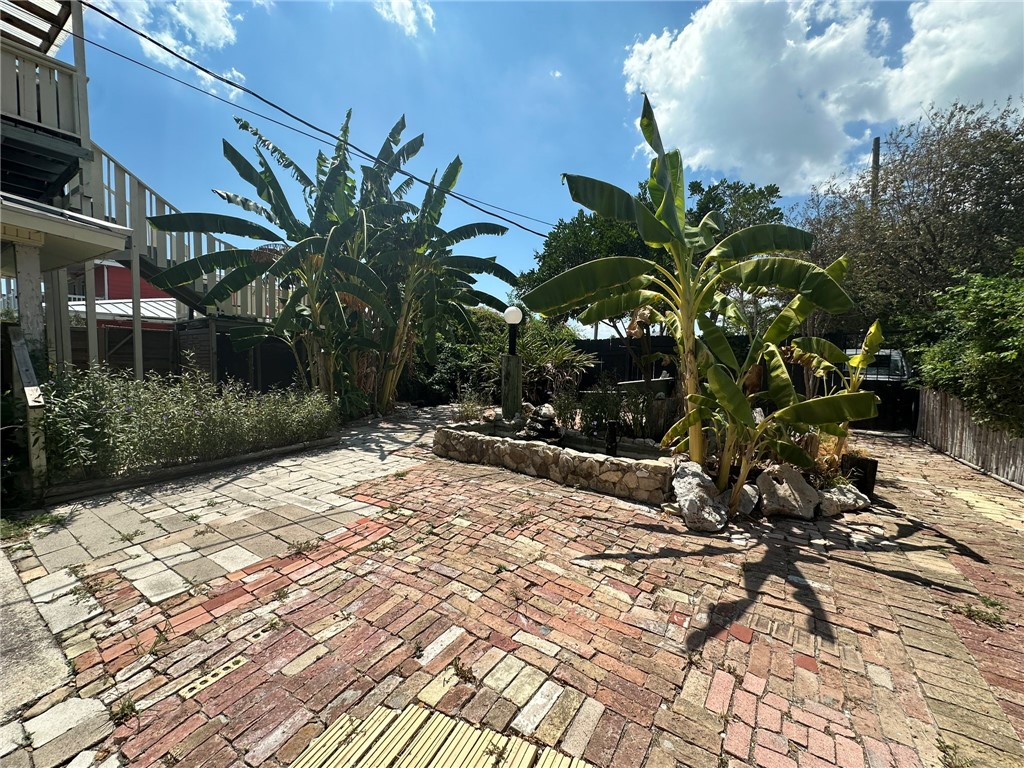 221 Commerce Street, Unit E Portland, TX 78374 - Photo 24 of 26 a view of a backyard