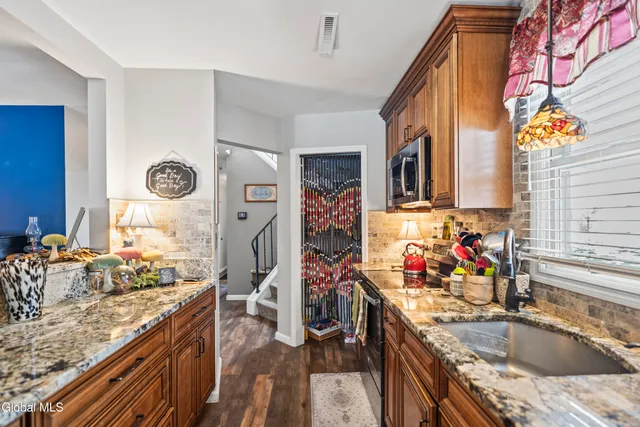 $320,000 | 15 Stirrup Drive, East Greenbush, NY 12061