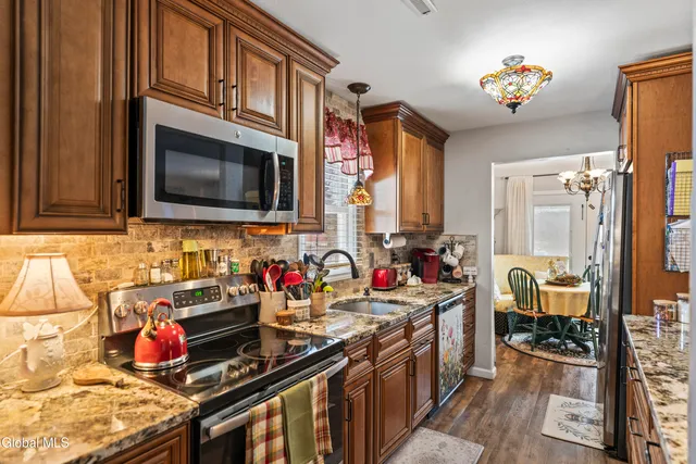 $320,000 | 15 Stirrup Drive, East Greenbush, NY 12061