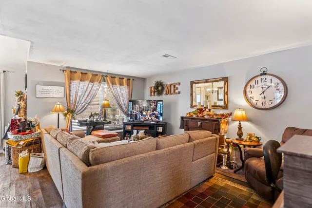 $320,000 | 15 Stirrup Drive, East Greenbush, NY 12061