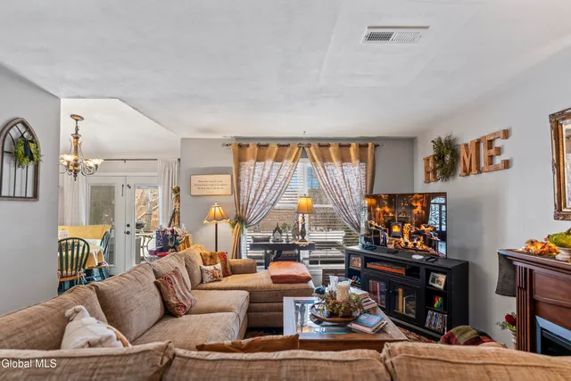 $320,000 | 15 Stirrup Drive, East Greenbush, NY 12061