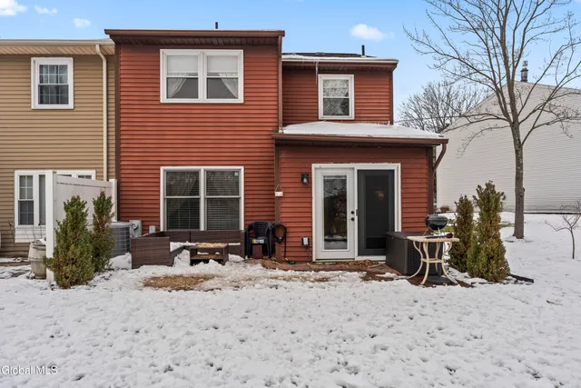 $320,000 | 15 Stirrup Drive, East Greenbush, NY 12061