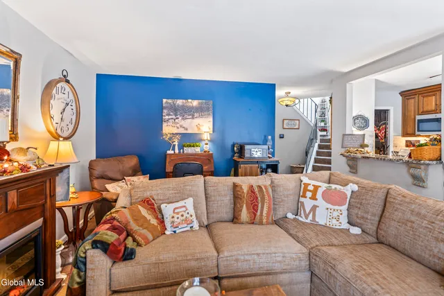 $320,000 | 15 Stirrup Drive, East Greenbush, NY 12061